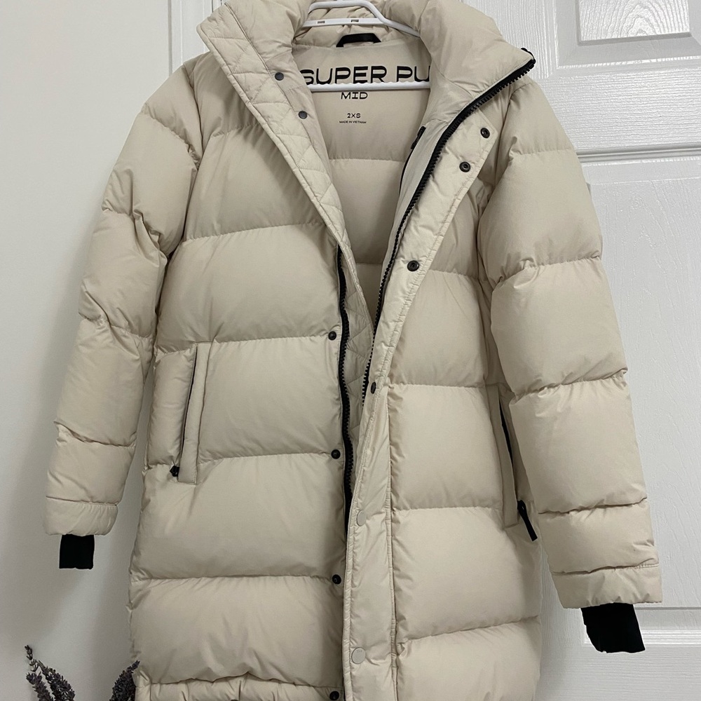 Aritzia TNA Super Puff Mid in Matte Pearl